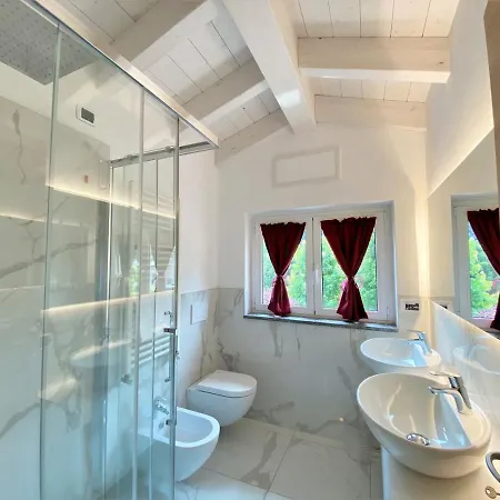 בית נופש Prestige Apt Lake Como