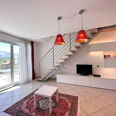 בית נופש Prestige Apt Lake Como קוליקו